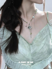 Beyond the Cocoon สร้อยคอจี้รูปผีเสื้อหินพระจันทร์เคลือบแพลตตินัม 18k™