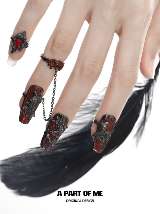 แหวนเปิดเล็บแบบสวมหัวลายเกราะสไตล์ดาร์ก Aesthetic ชุบทองคำดำ 18K ของ Dark Crows™