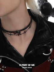 สร้อยคอคริสตัลสีแดงชุบทองคำดำ 18K จาก Dark Crows™