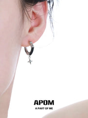 다크 매터 18K 플래티넘 플레이팅 가죽 귀걸이™