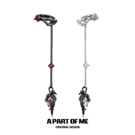 ต่างหูคริสตัลเคลือบแพลตตินัม 18K ของ Dark Crows Ear Clips™