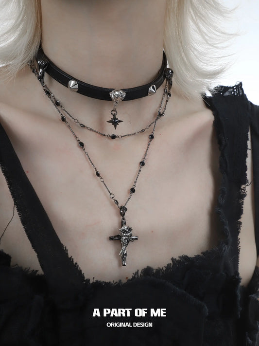 สร้อยคอหนังรูปไม้กางเขน Raven Cross เคลือบแพลตตินัม 18K ของ Dark Crows™