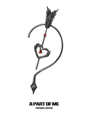 ต่างหูแบบเกี่ยวหู Divine Plume Cupid's Arrow ประดับเพชร Zircon สีแดง ชุบทองดำ 18K Ear Clip™