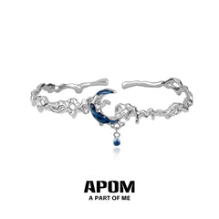 กำไลข้อมือ Indigo Curve ชุบแพลตตินัม 18k สีน้ำเงินเข้มลายพระจันทร์ Bracelets™