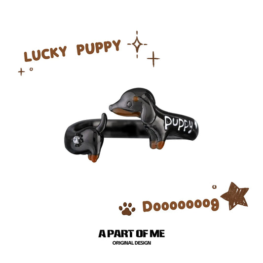 แหวนเปิดปรับได้รูปสุนัขไส้กรอกชุบทองคำดำ 18K Lucky Puppy™