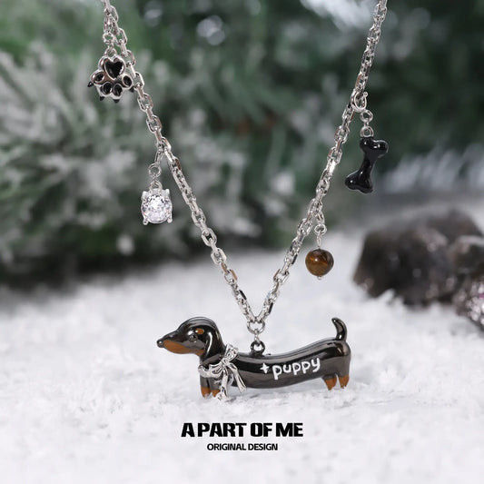 สร้อยคอรูปสุนัขไส้กรอกชุบแพลตตินัม 18K Lucky Puppy™