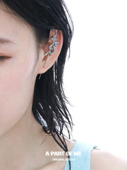 ต่างหูเจาะหูรูปงูสีน้ำเงินน้ำแข็งชุบแพลตินัม 18k บ้านสลิธีริน™