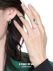 ต่างหูรูปงูจิ๋วเงินสเตอร์ลิง S925 จากบ้านสลิธีริน™