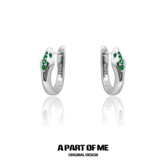 ต่างหูรูปงูจิ๋วเงินสเตอร์ลิง S925 จากบ้านสลิธีริน™