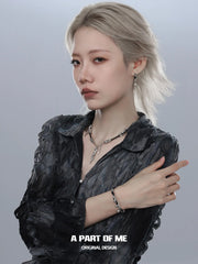 สร้อยข้อมือหนังแบบเปิดปรับได้ ชุบแพลตตินัม 18K จาก Snake's Grasp Zircon™