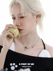 สร้อยคอโชกเกอร์รูปลูกแมวสีดำและแอปเปิ้ลเขียวชุบแพลตตินัม 18K รุ่น Summer Fruity™