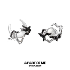 ต่างหูสตั๊ดชุบแพลตตินัม 18k รุ่น Sunrise to Moonfall S925™