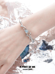 สร้อยข้อมือรูปปลาโลมาเคลือบแพลตตินัม 18K Aqua Fragments™