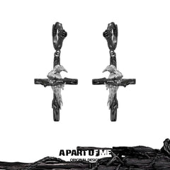 Dark Crows 18K Platinum Plating Captive Raven Cross Earrings™