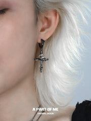 Dark Crows 18K Platinum Plating Captive Raven Cross Earrings™