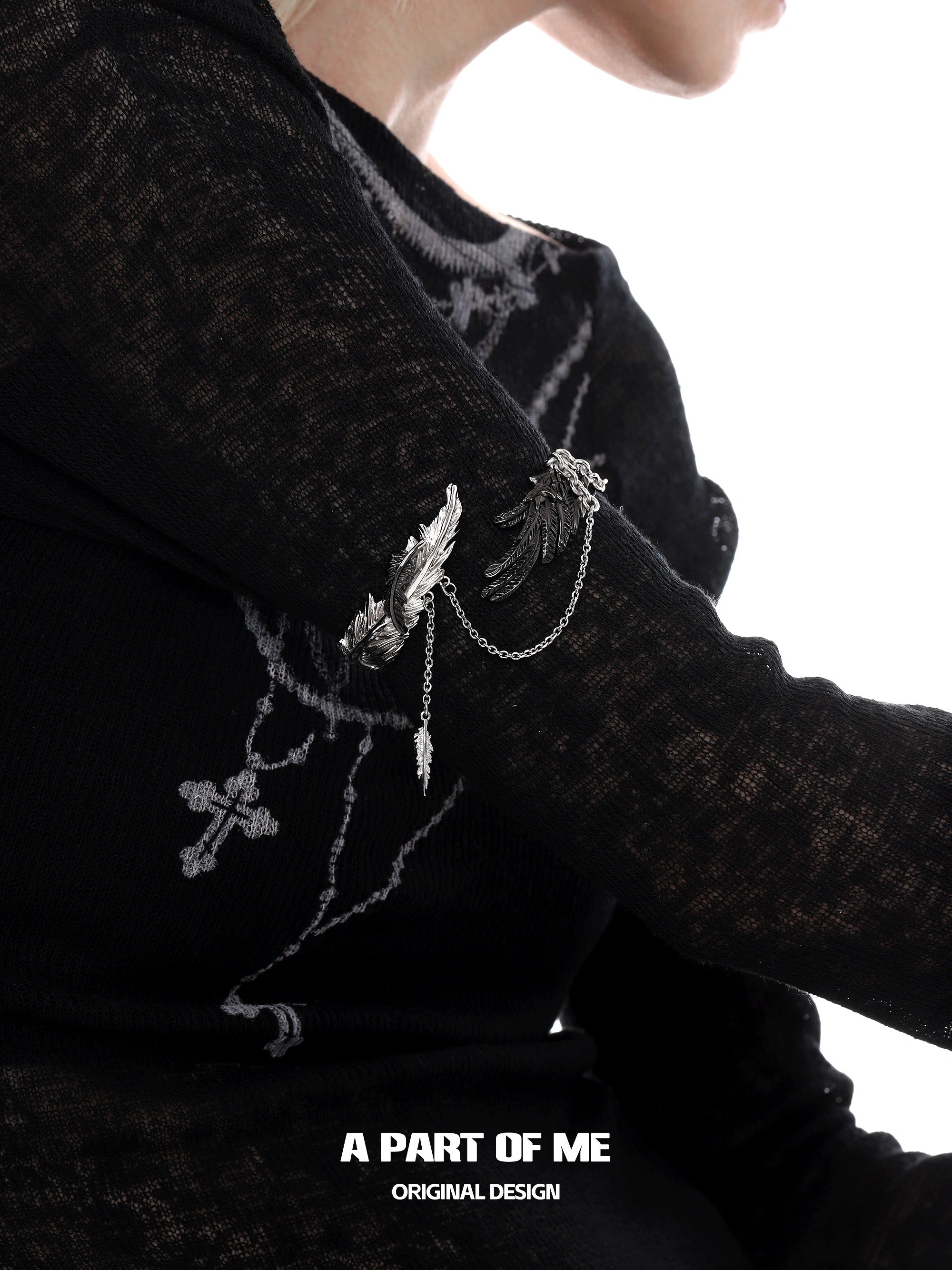 Divine Plume Dove＆Crow 18K Platinum Plated Black＆Silver Wings Arm Ring™