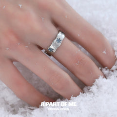 Hello Winter 925 Sterling Silver Textured Snowflake Adjustable Open Ring™