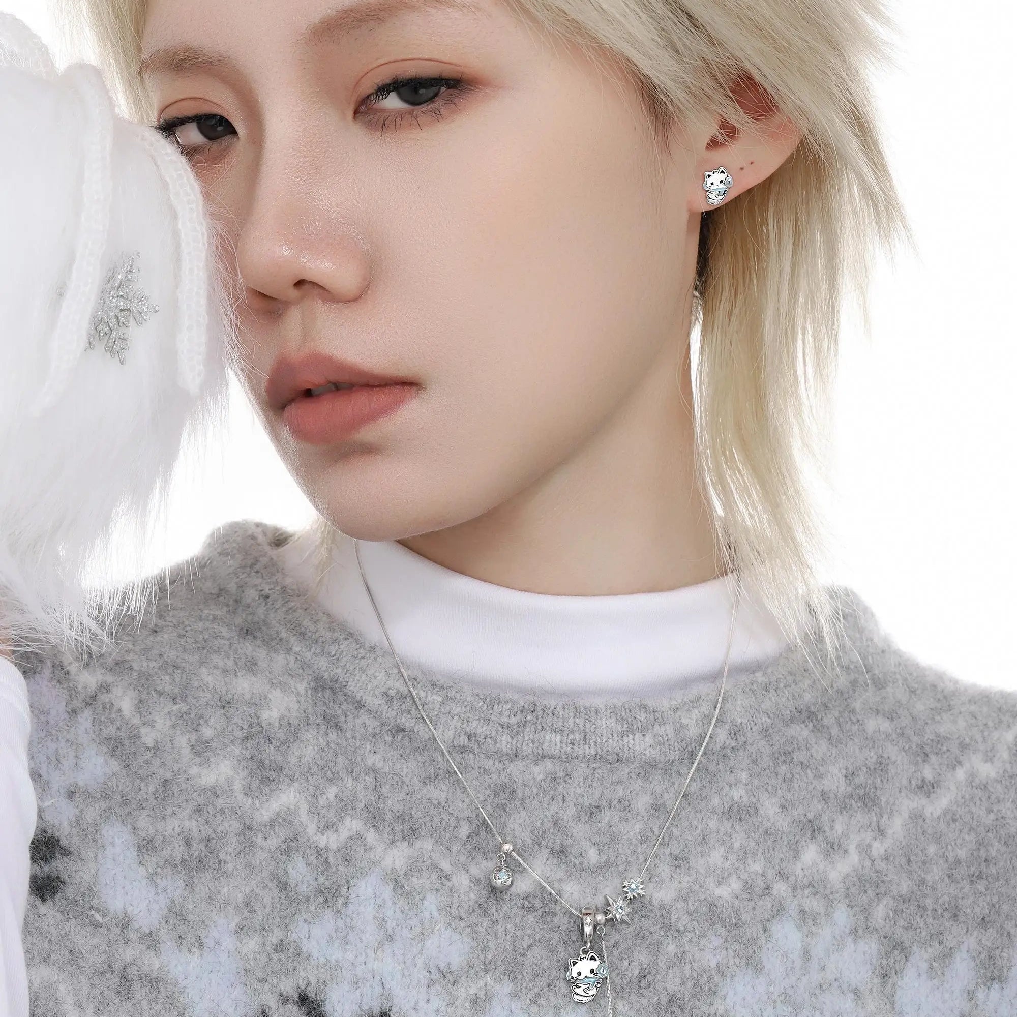 Hello Winter Meow 18K Platinum Plated Soft-Hearted Cat Design Pull-Through Necklace™