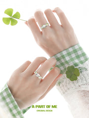 แหวนเปิดปรับได้รูปลูกแมวและลูกสุนัข Lucky Clover เงินสเตอร์ลิง 925