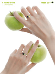 แหวนเงินสเตอร์ลิง 925 ลายลูกแมวดำและแอปเปิ้ลเขียว Summer Fruity™