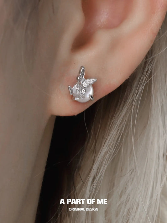 ต่างหูสตั๊ดเปลือกหอยสีขาวธรรมชาติ ชุบทองคำเหลือง 18K เงินสเตอร์ลิง S925 Whiterfly™